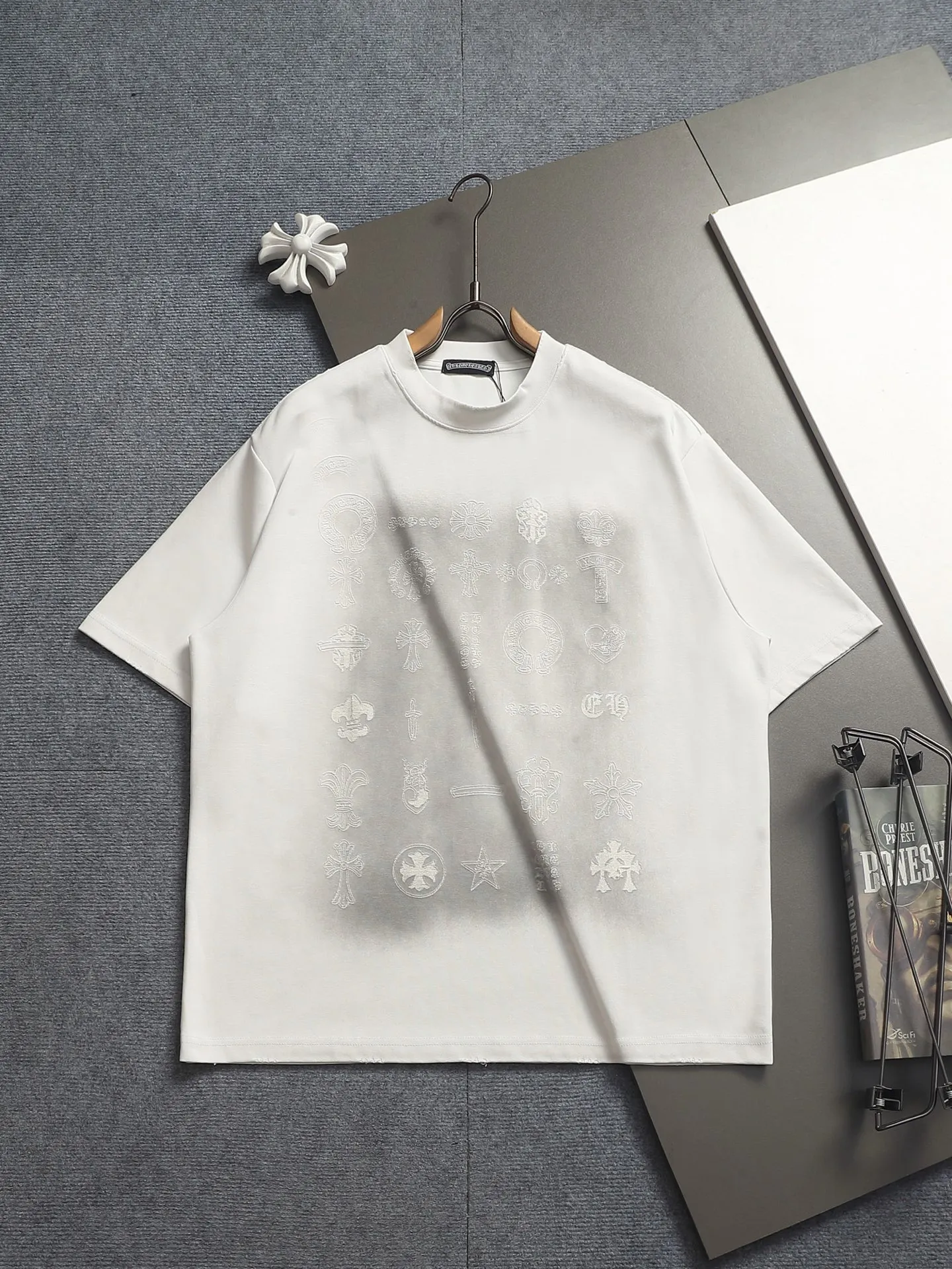 𝗖𝗵𝗿𝗼𝗺𝗲 𝗛𝗲𝗮𝗿𝘁𝘀/ 2026 LOGO New Arrival Original T 👑 ！ ！ ✟ ！ 👍 ✂️Quality , ！ 。 ： ➕100% 。Authentic ➕ ➕3D ➕ ： ！ ！ Authentic ！ Same Style ！ ：White Black Size：S-XL